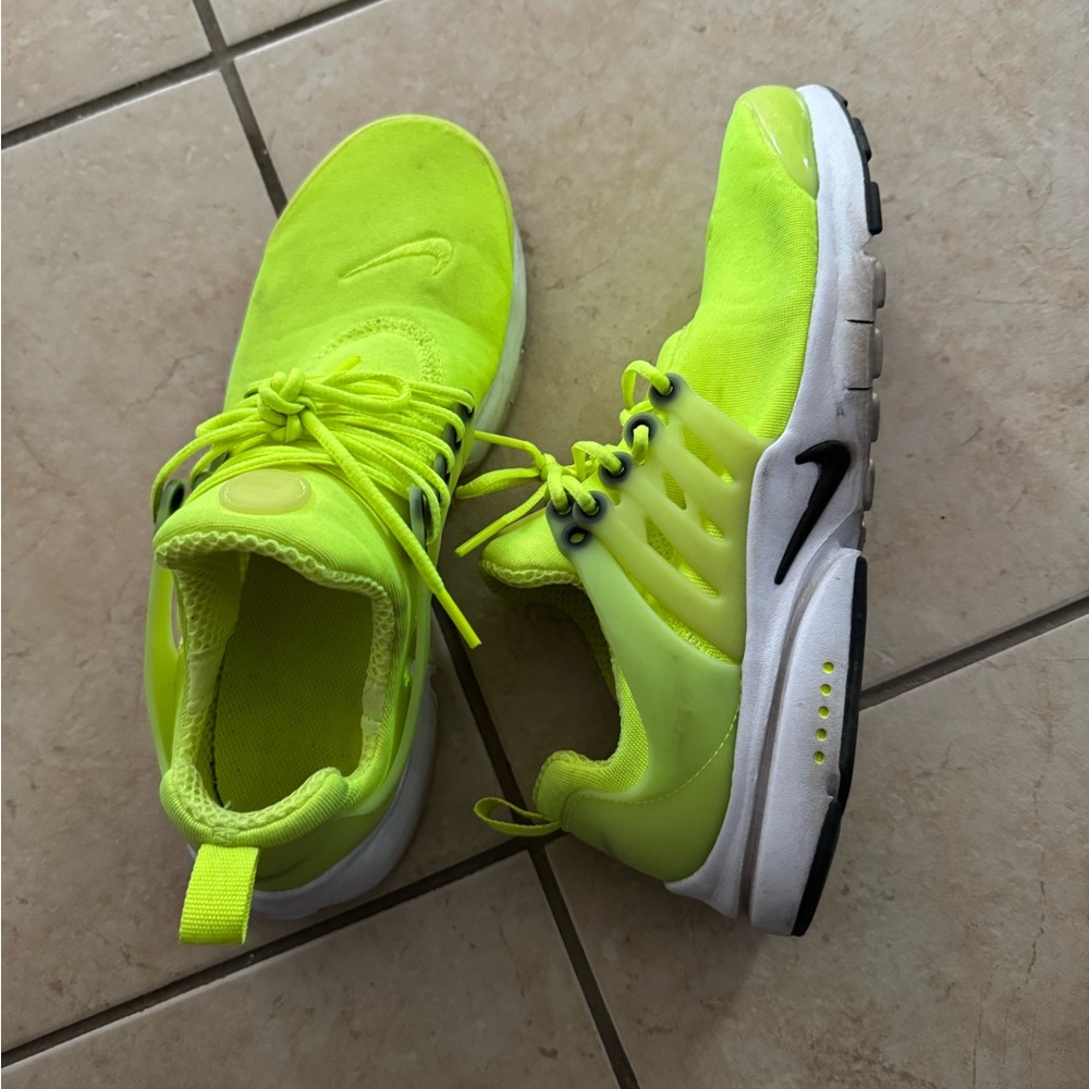 Nike Neon Green Sneakers Kids size 7Y sneakers (fits women size 8)